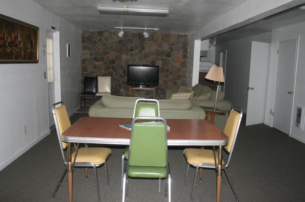 Jnr Hotel Cedarville Room photo